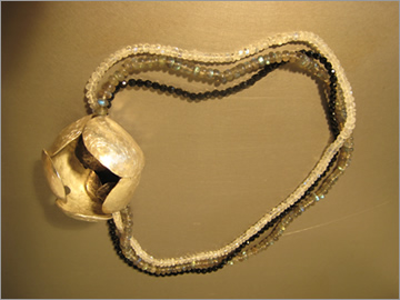 Collier schwarze und weisse Perlen