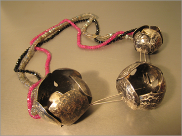 Collier schwarze und weisse Perlen